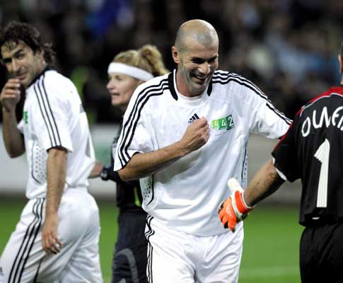 Zidane volta aos relvados