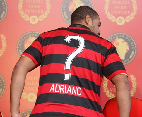 Adriano apresentado no Flamengo