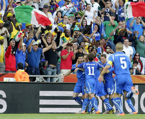 Itália vs Nova Zelândia (EPA/AHMAD YUSNI)