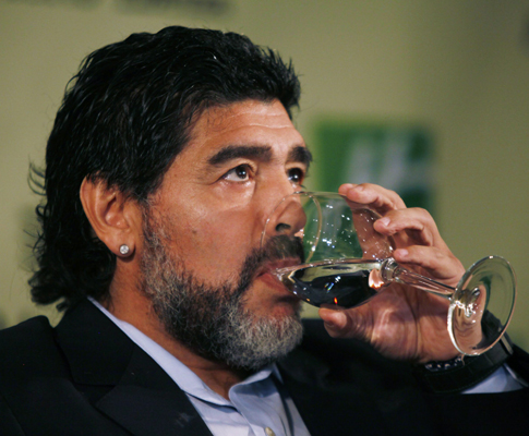 Maradona dá conferência de imprensa após demissão (Lusa)