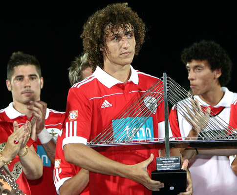 David Luiz recebeu troféu do Torneio Guadiana
