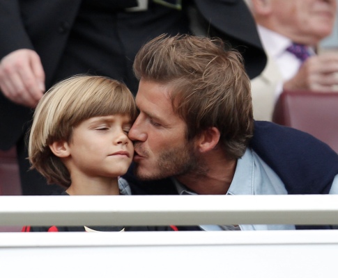 David Beckham com os filhos, Romeo e Brooklyn (Reuters)