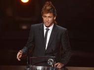 Neymar com o prémio Puskas pelo golo mais bonito de 2011 (REUTERS/Christian Hartmann)