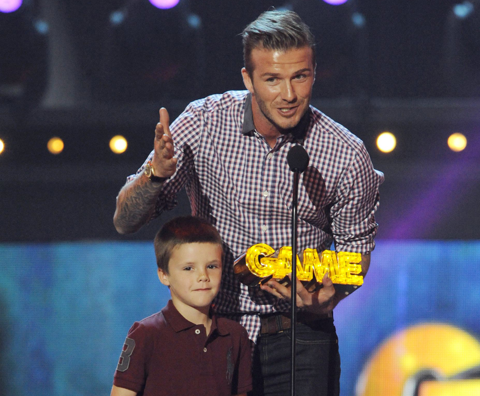 David Beckham com o filho Cruz - Prémios Cartoon Network¿s Hall of Game Foto: Reuters