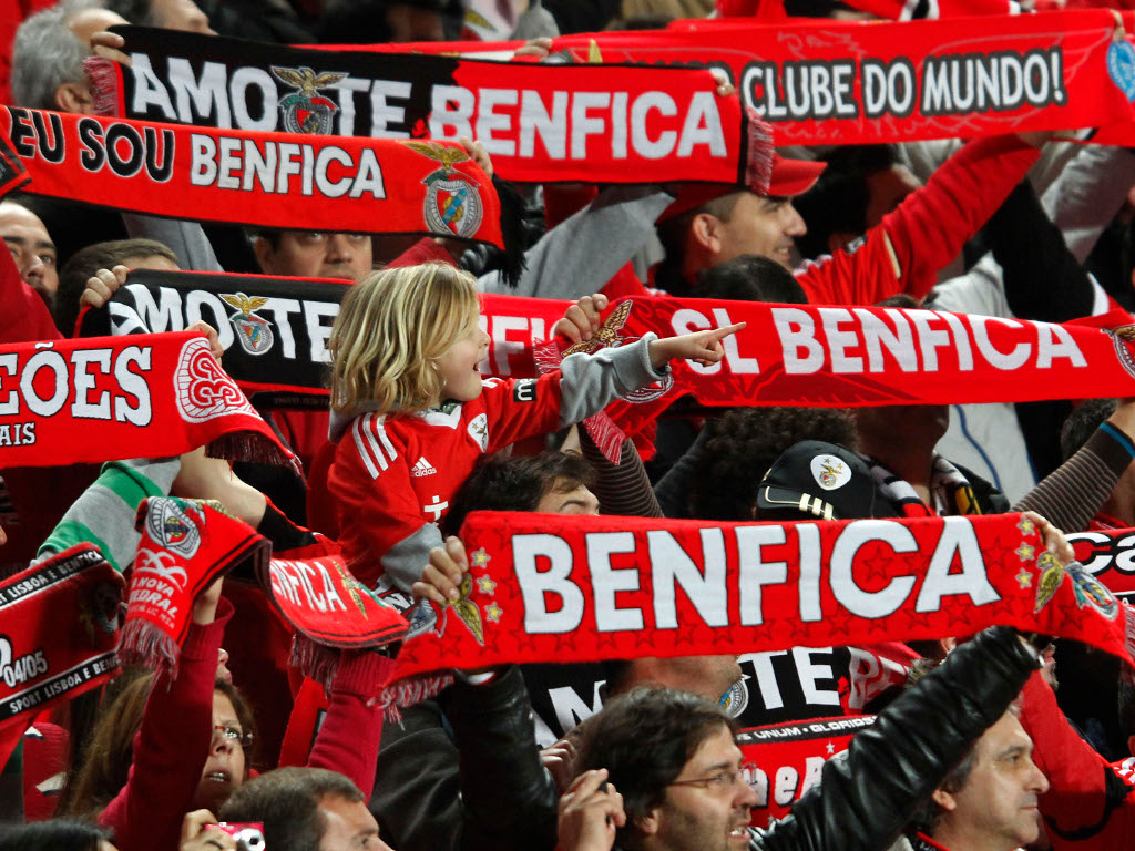 Adeptos Benfica [Foto: Reuters]