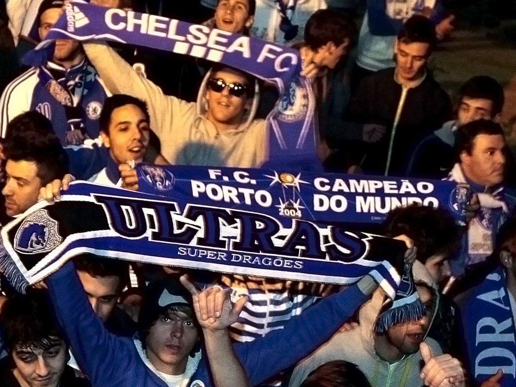 Adeptos do FC Porto chegam ao est·dio da Luz (LUSA)