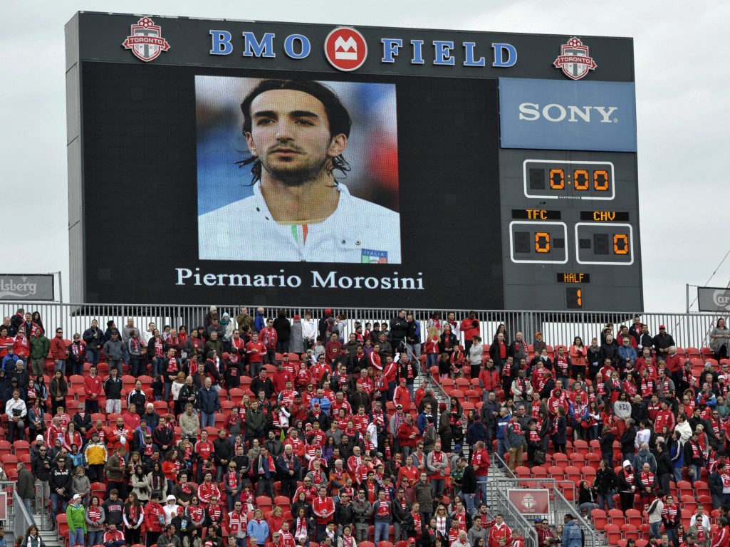 Mundo do futebol homenageia Morosini: em Toronto