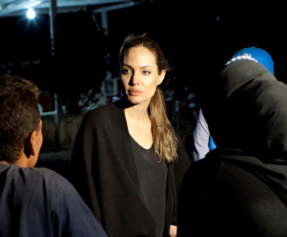 Angelina Jolie encontra-se com refugiados na fronteira da Jordânia Foto: Reuters