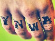 Tatuagem de Daniel Agger: YNWA - for Youll Never Walk Alone - Música símbolo do Liverpool