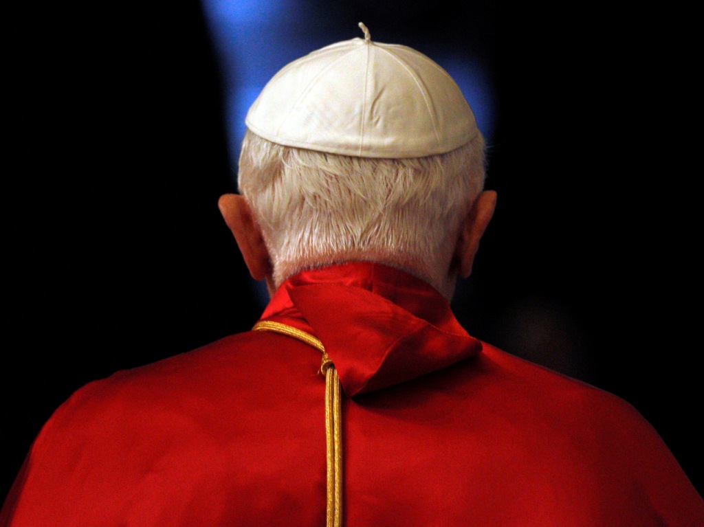 Papa Bento XVI resigna (Reuters)