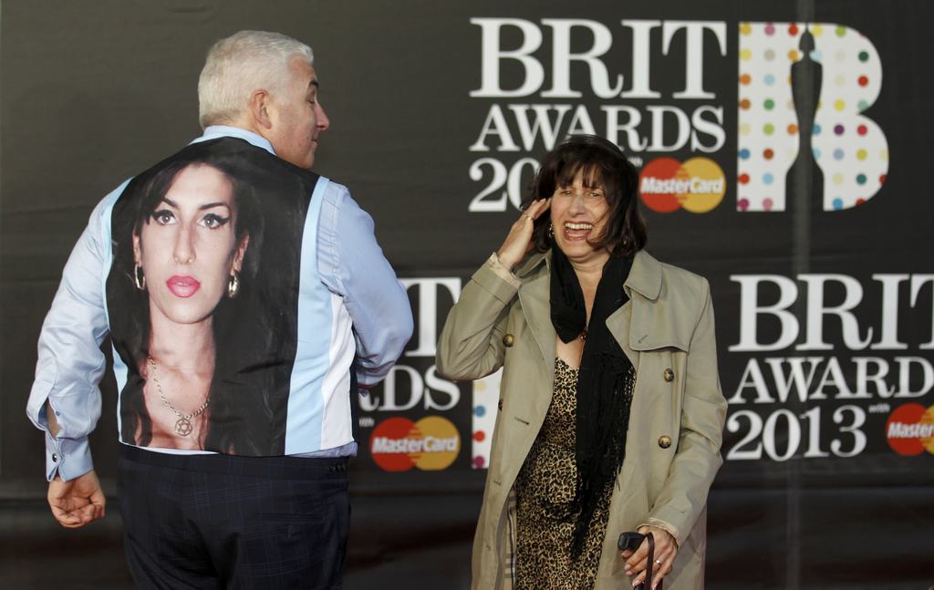Mitch e Janis Winehouse - Brit Awards 2013 Fotos Reuters