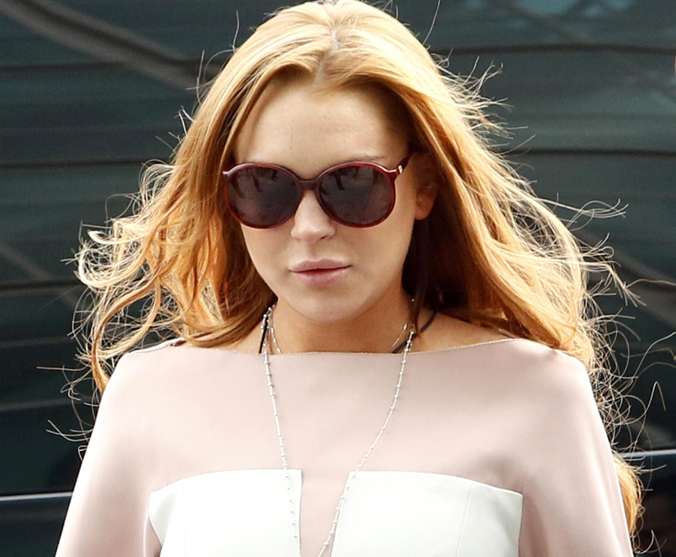 Lindsay Lohan chega ao Aeroporto de Los Angeles Foto: Reuters