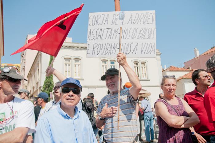 27 de junho: na rua, a ver a greve passar (Fotografia Cláudia Lima da Costa)
