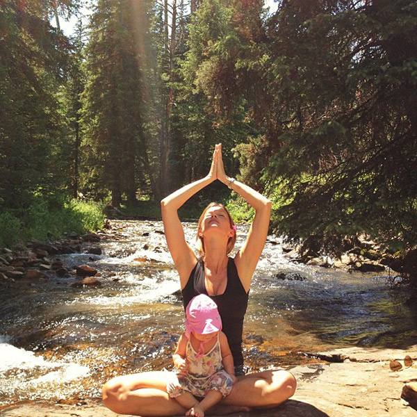 Gisele Bündchen partilha foto a meditar com a filha Foto: Facebook