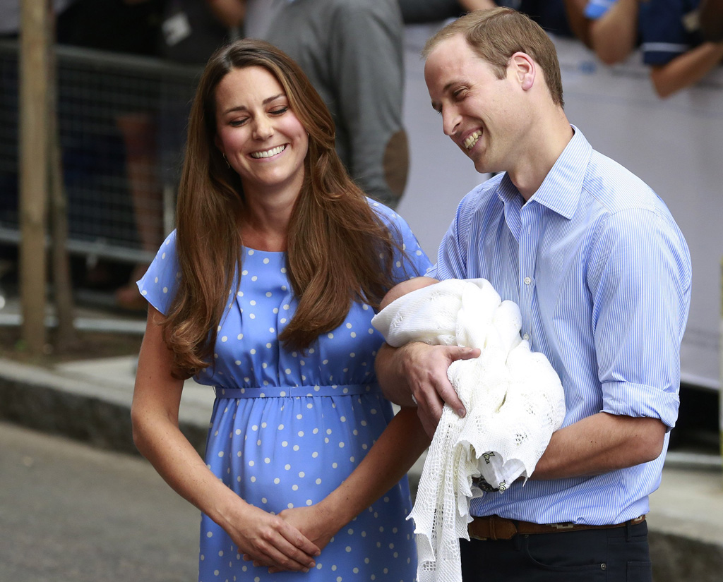 William e Kate apresentam o filho Foto: Reuters