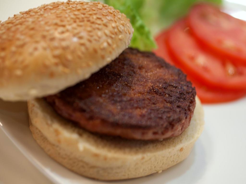 Investigadores provam pela primeira o hambúrguer artificial (Reuters)