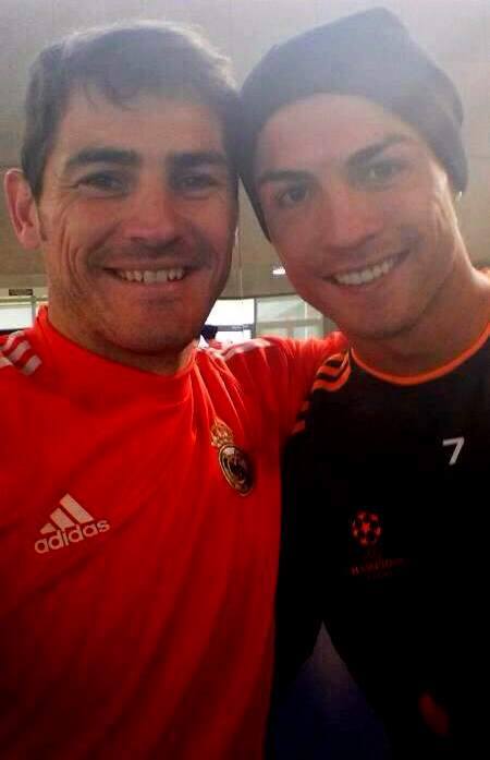 Cristiano Ronaldo e Iker Casillas (Foto: Facebook)
