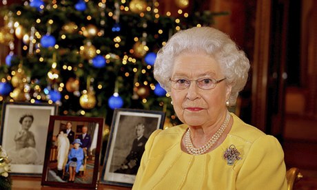Isabel II fala do neto em mensagem de Natal
