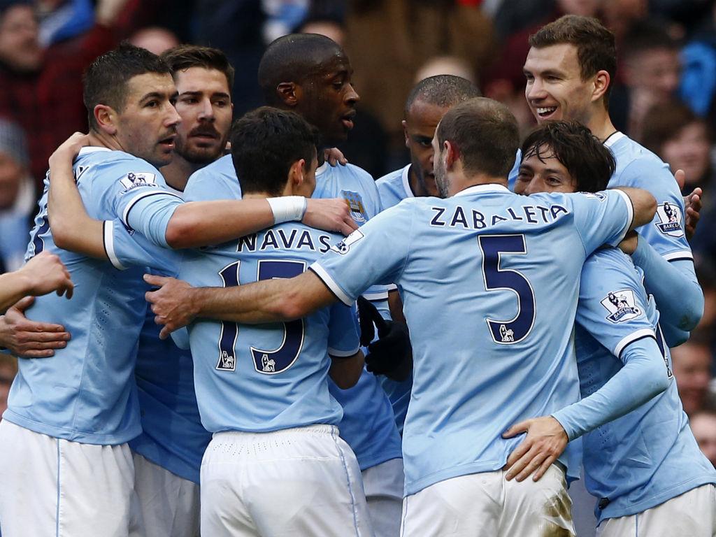 Manchester City festeja golo com o Cardiff (Reuters)