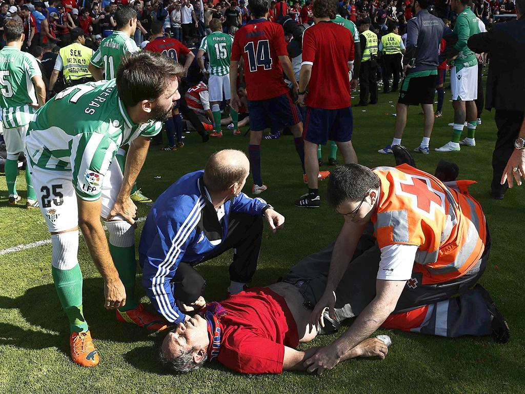 Adeptos feridos no CA Osasuna VS. Real Betis