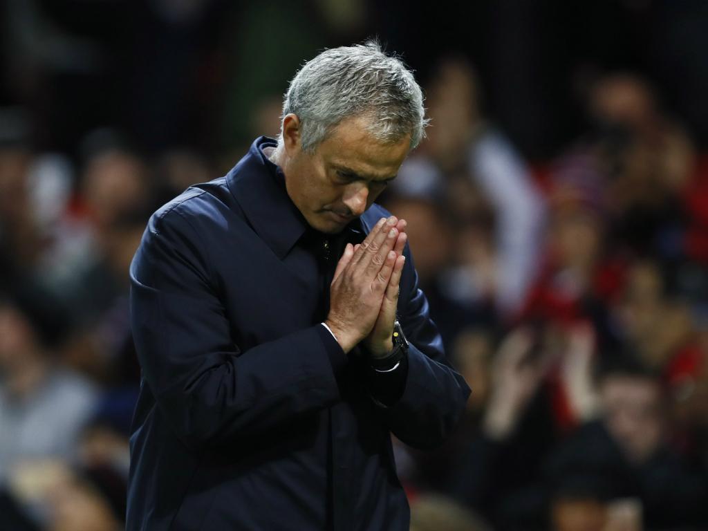 José Mourinho pede desculpa pelos 4-0 do Chelsea-Manchester Utd