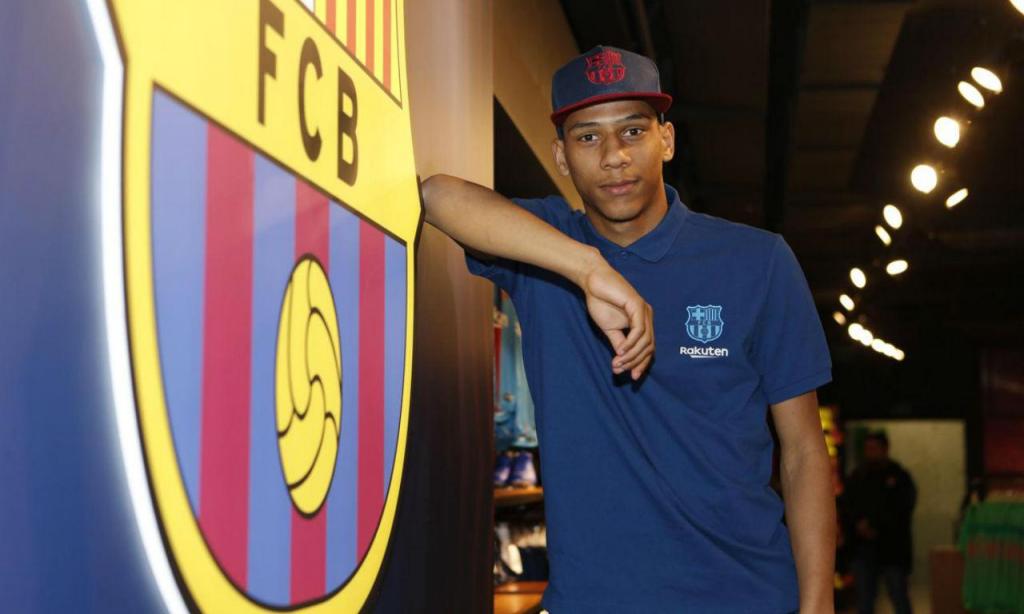 Jean-Clair Todibo é reforço do Barça