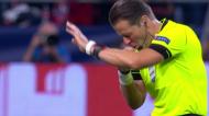 VÍDEO: árbitro do Atlético-Juventus interrompe jogo depois de levar bolada na cara