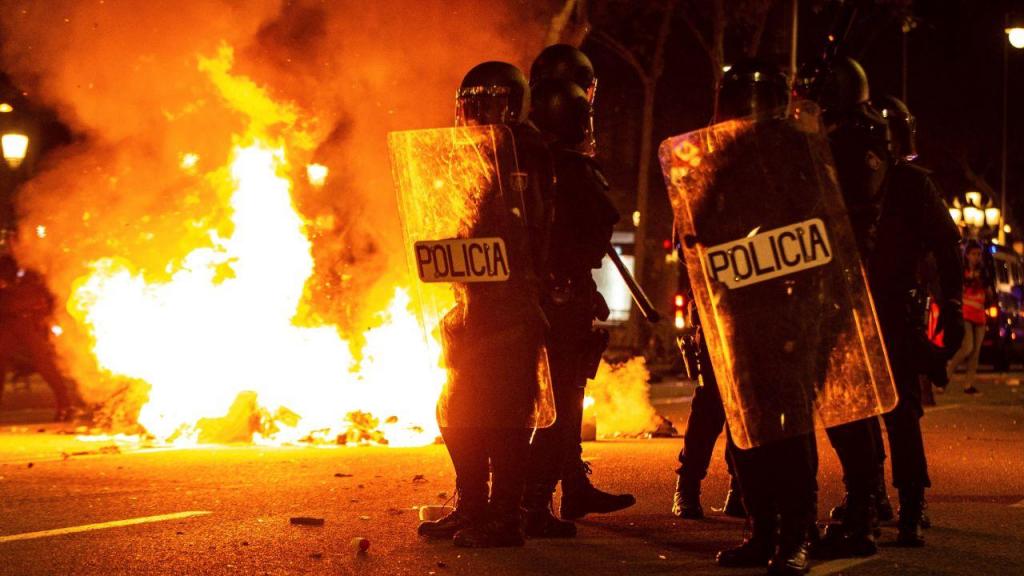 Protestos em Barcelona fazem mais de cem feridos