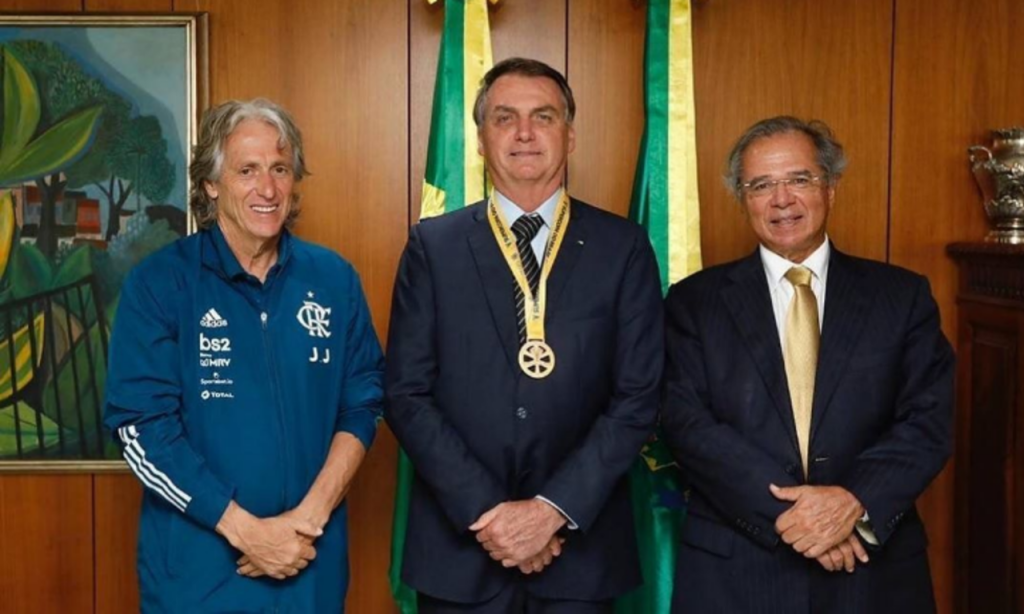 Jair Bolsonaro recebe Jorge Jesus após conquista da Supertaça do Brasil