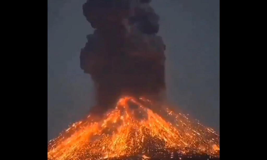 Vulcão Krakatoa entrou em erupção na Indonésia