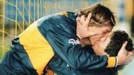 Maradona e Caniggia beijam-se nos tempos do Boca Juniors
