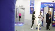 Os bastidores do França-Portugal mostram Moutinho a agradecer a Mbappé