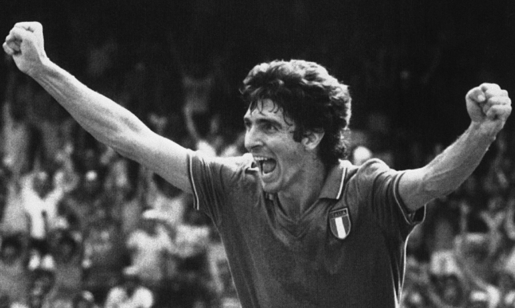 Paolo Rossi no Mundial 1982, após um dos golos à Polónia, na meia-final (AP)