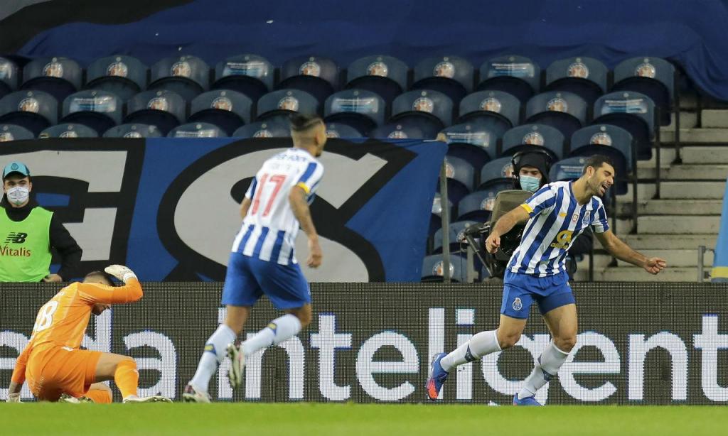 Novo duelo entre FC Porto e Tondela, agora na Taça (Fotos MANUEL FERNANDO ARAUJO/LUSA)