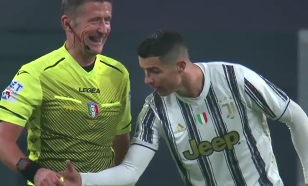Daniele Orsato e Ronaldo no Juventus-Roma