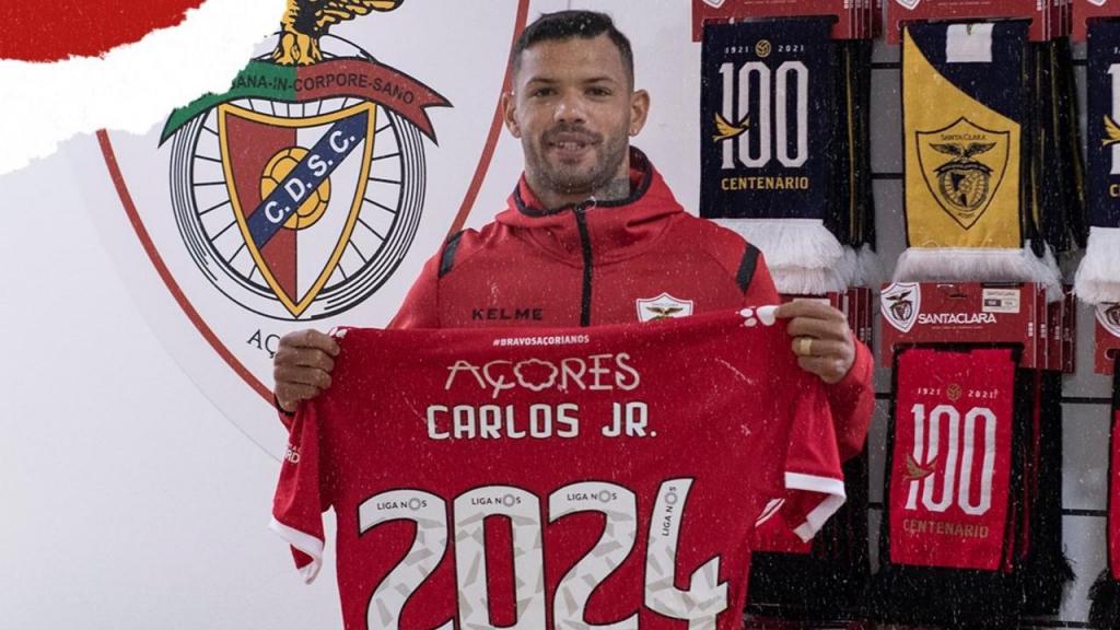 Carlos Junior assinou a título deinitivo com o Santa Clara