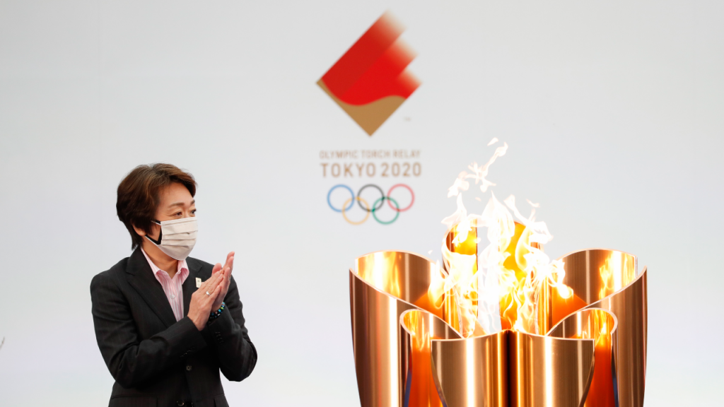 Seiko Hashimoto, presidente de Tóquio2020, na cerimónia de arranque do percurso da tocha olímpica (Kim-Hyung Hoon/EPA)