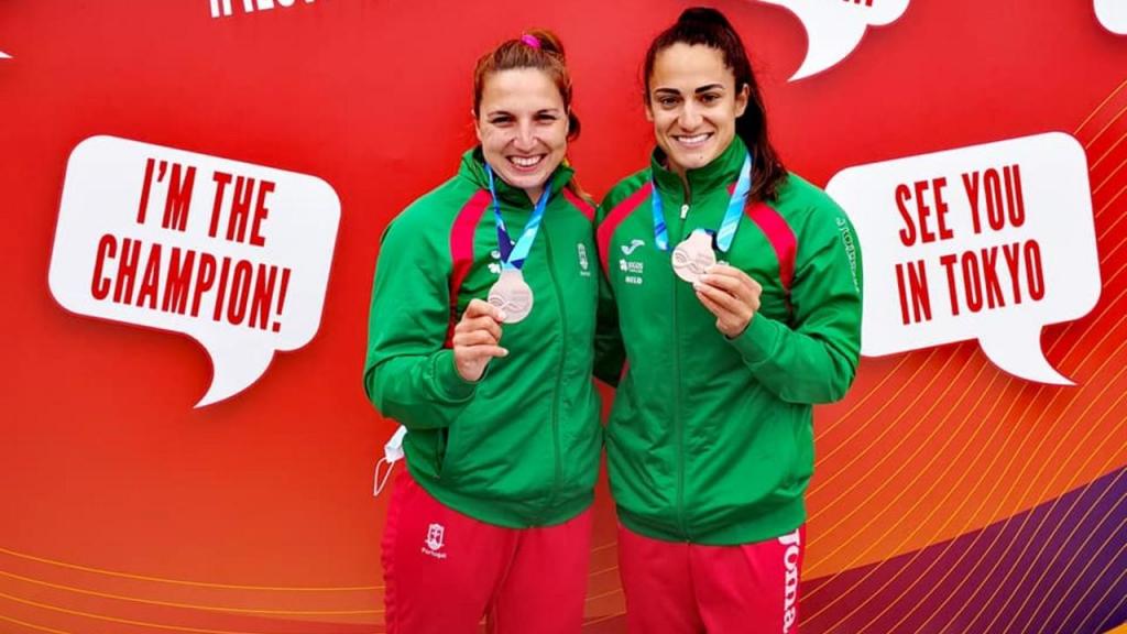 Teresa Portela e Joana Vasconcelos com a medalha de bronze da Taça do Mundo (FP Canoagem)