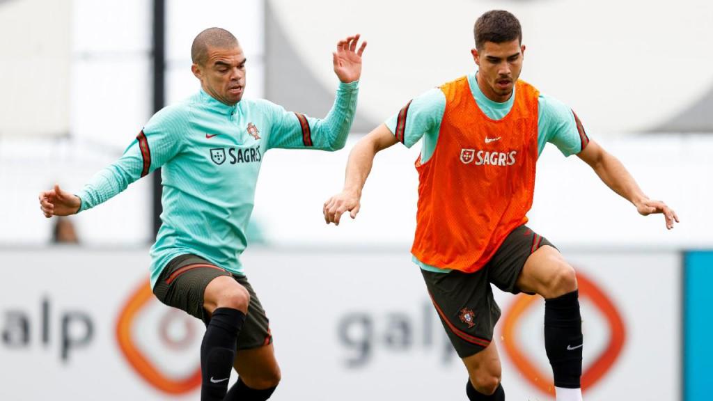 Pepe e André Silva no treino da seleção (FPF)