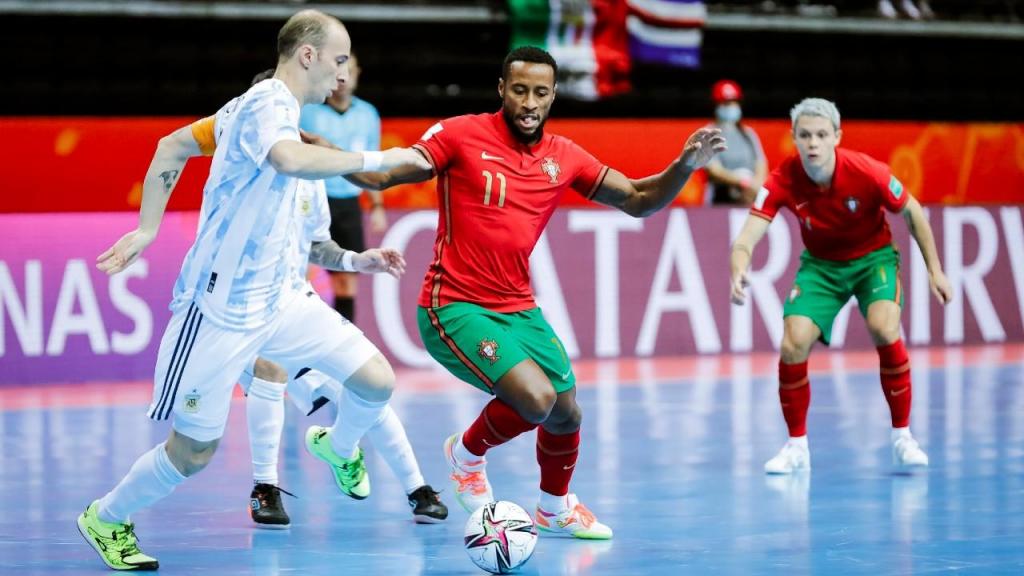 Portugueses Erick e Pany Varela candidatos a melhor jogador de futsal do  mundo - Açoriano Oriental