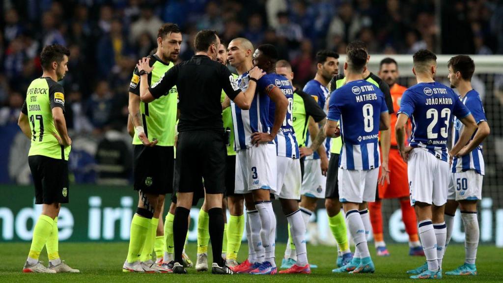 Ex-FC Porto e ex-Sporting afastados do Besiktas por «mau desempenho» - CNN  Portugal