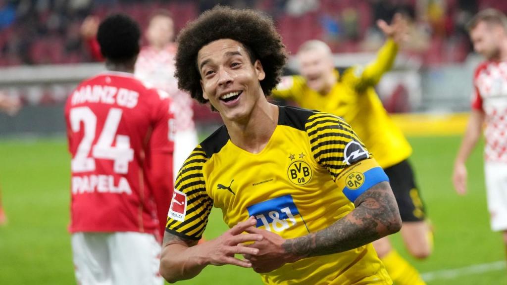 Axel Witsel festeja o único golo do Mainz-Borussia Dortmund (Michael Probst/AP)