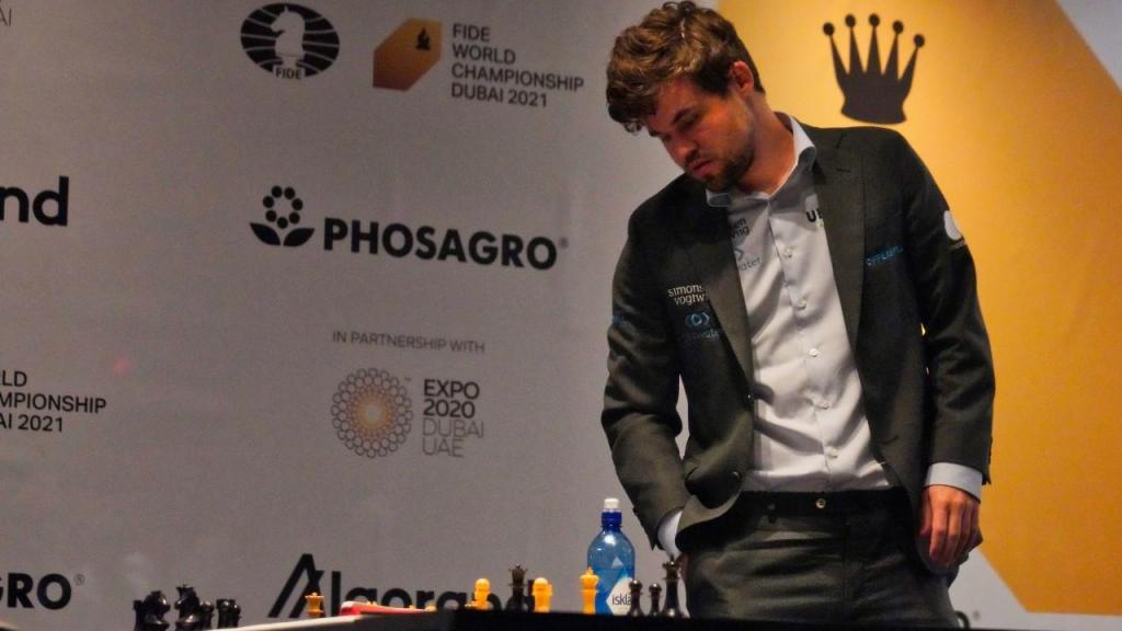 Magnus Carlsen, que faz de cueca?