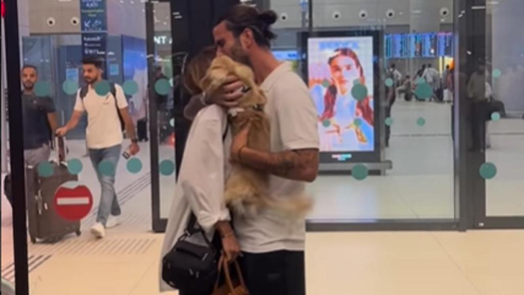 O reencontro emotivo de Sérgio Oliveira com a esposa e o cão (Instagram)