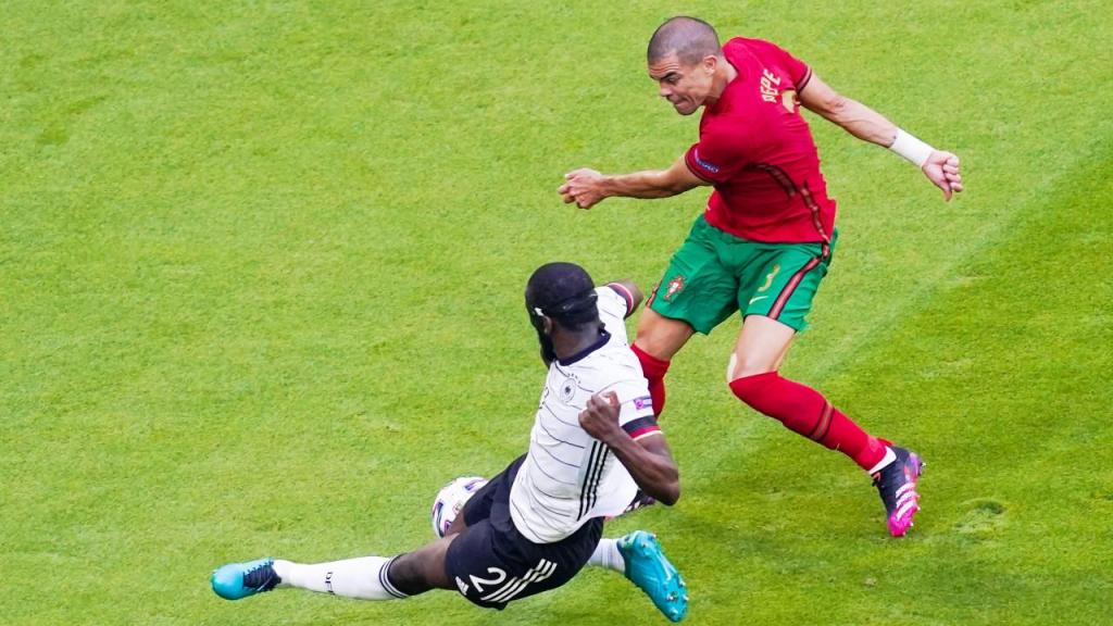 Antonio Rudiger e Pepe no Alemanha-Portugal do Euro 2020 (Andre Weening/BSR Agency/Getty Images)