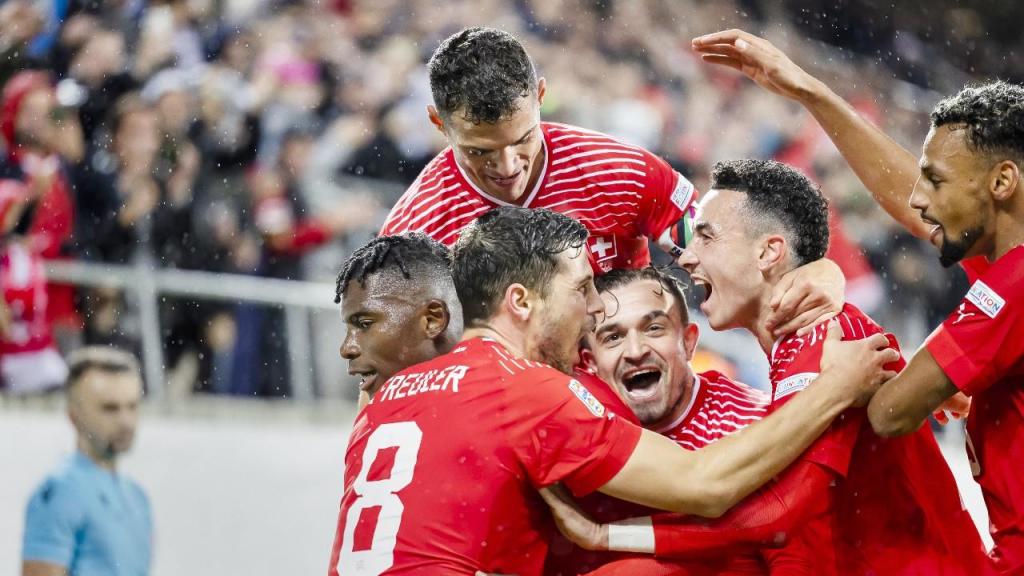 Suíça festeja um dos golos ante a República Checa, na Liga das Nações