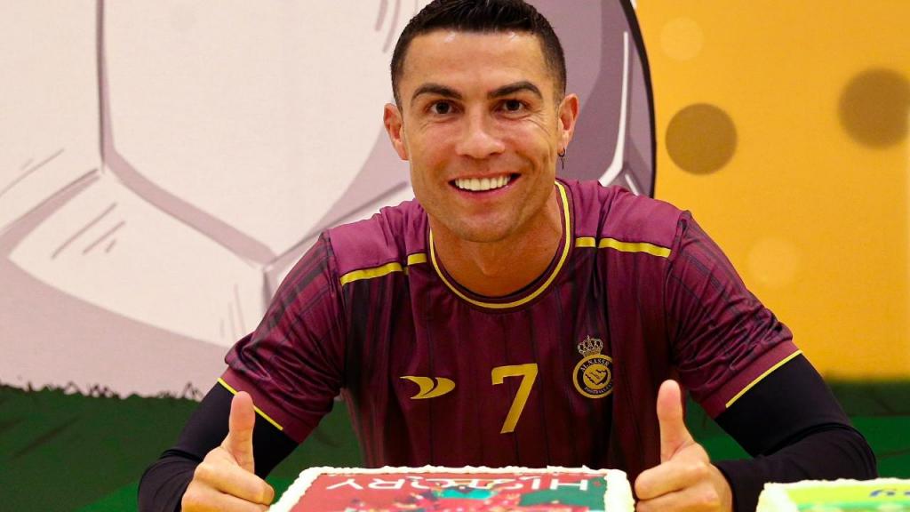 Ronaldo teve direito a bolo no Al Nassr (FOTO: Al Nassr)