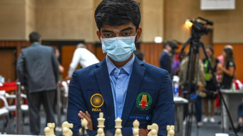 Campeão mundial de xadrez é protagonista inesperado na liga de