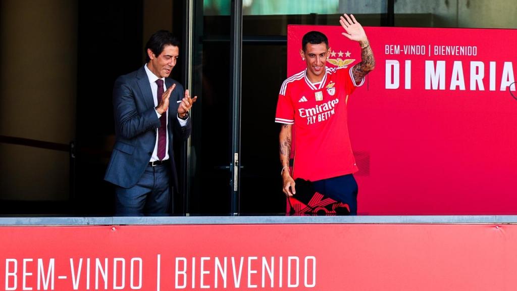Di María apresentado no Benfica, ao lado do presidente Rui Costa (António Cotrim/Lusa)