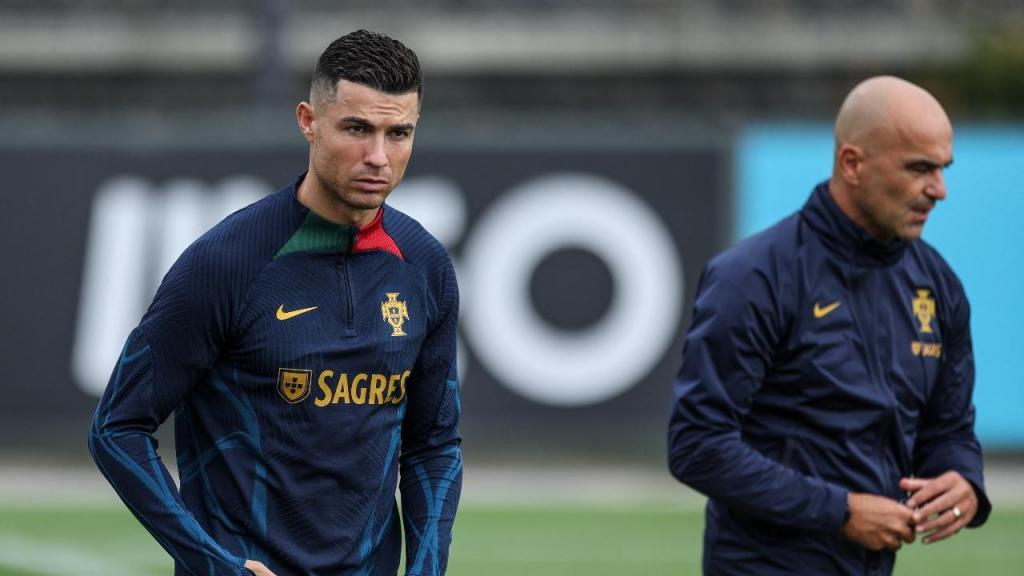 Cristiano Ronaldo e Roberto Martínez no treino da seleção (MIGUEL A. LOPES/Lusa)